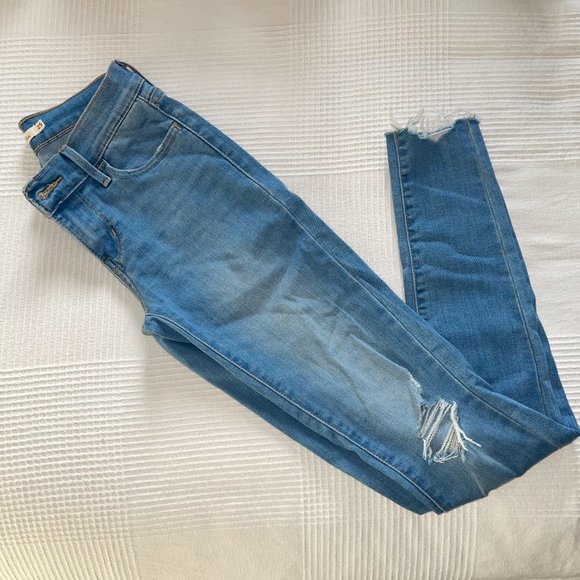 Levi's Skinny Jeans • mid-rise • 710 • distressed - Picture 6 of 11
